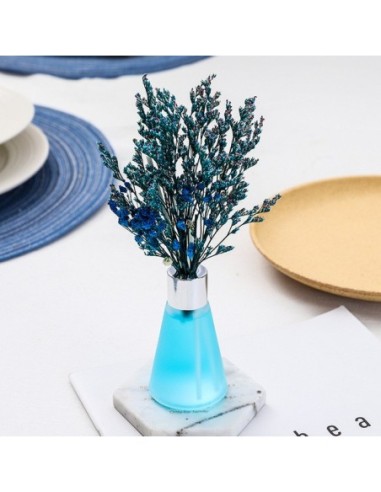 Diffuseur de parfum coloré avec des fleurs séchées