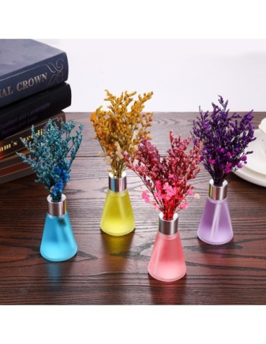 Diffuseur de parfum coloré avec des fleurs séchées